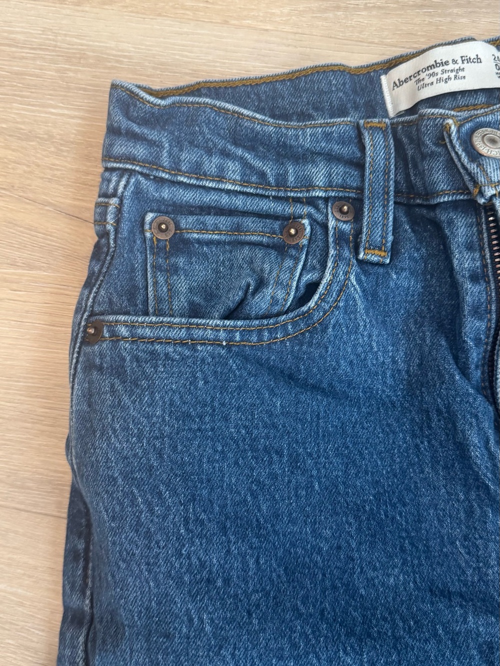 Abercrombie & Fitch 90s Women’s Straight Leg Jeans in Dark Indigo - Picture 8 of 10